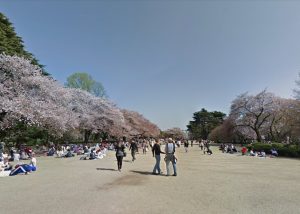 新宿御苑の新宿門前広場