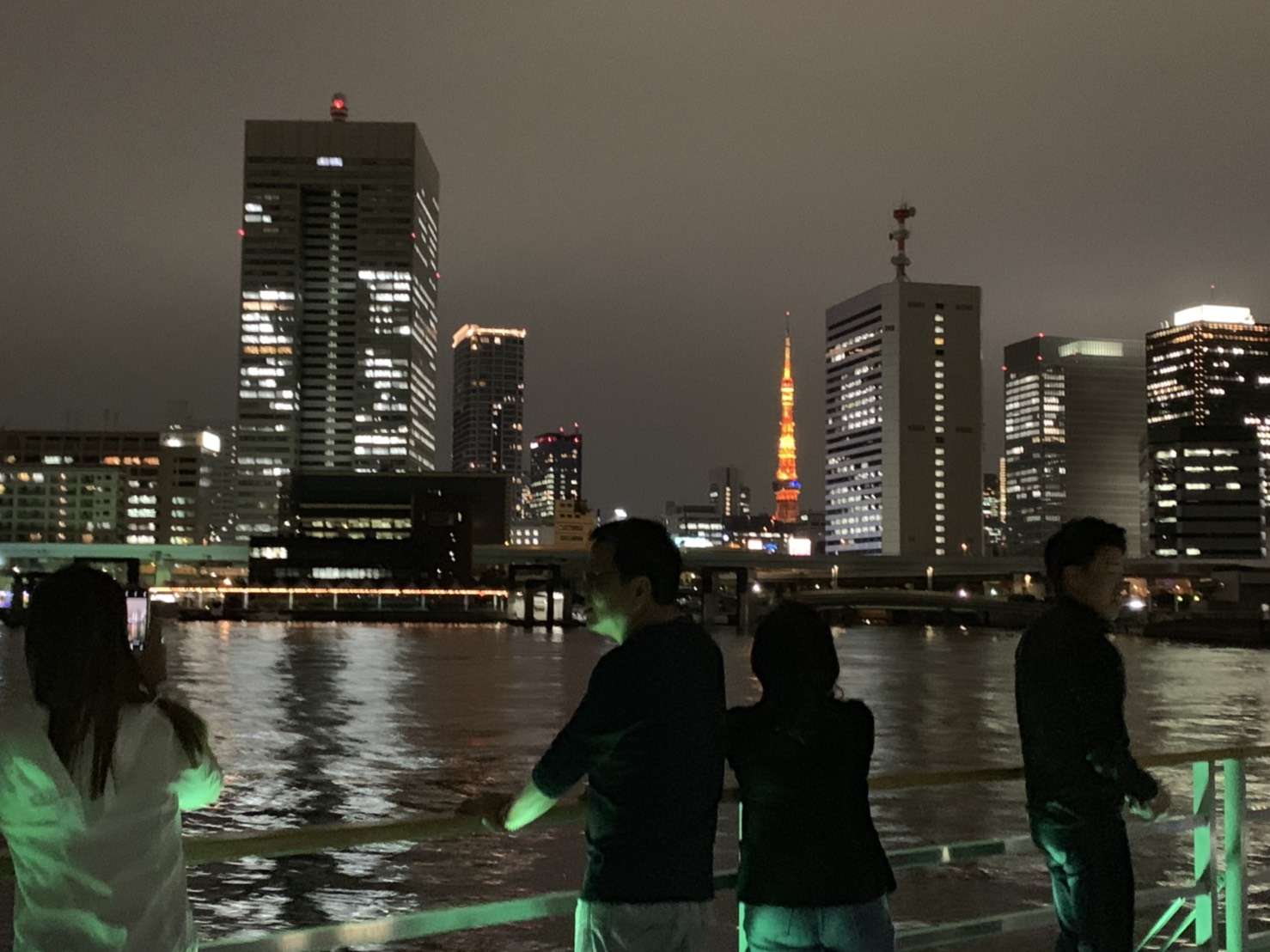 屋形船で東京タワー